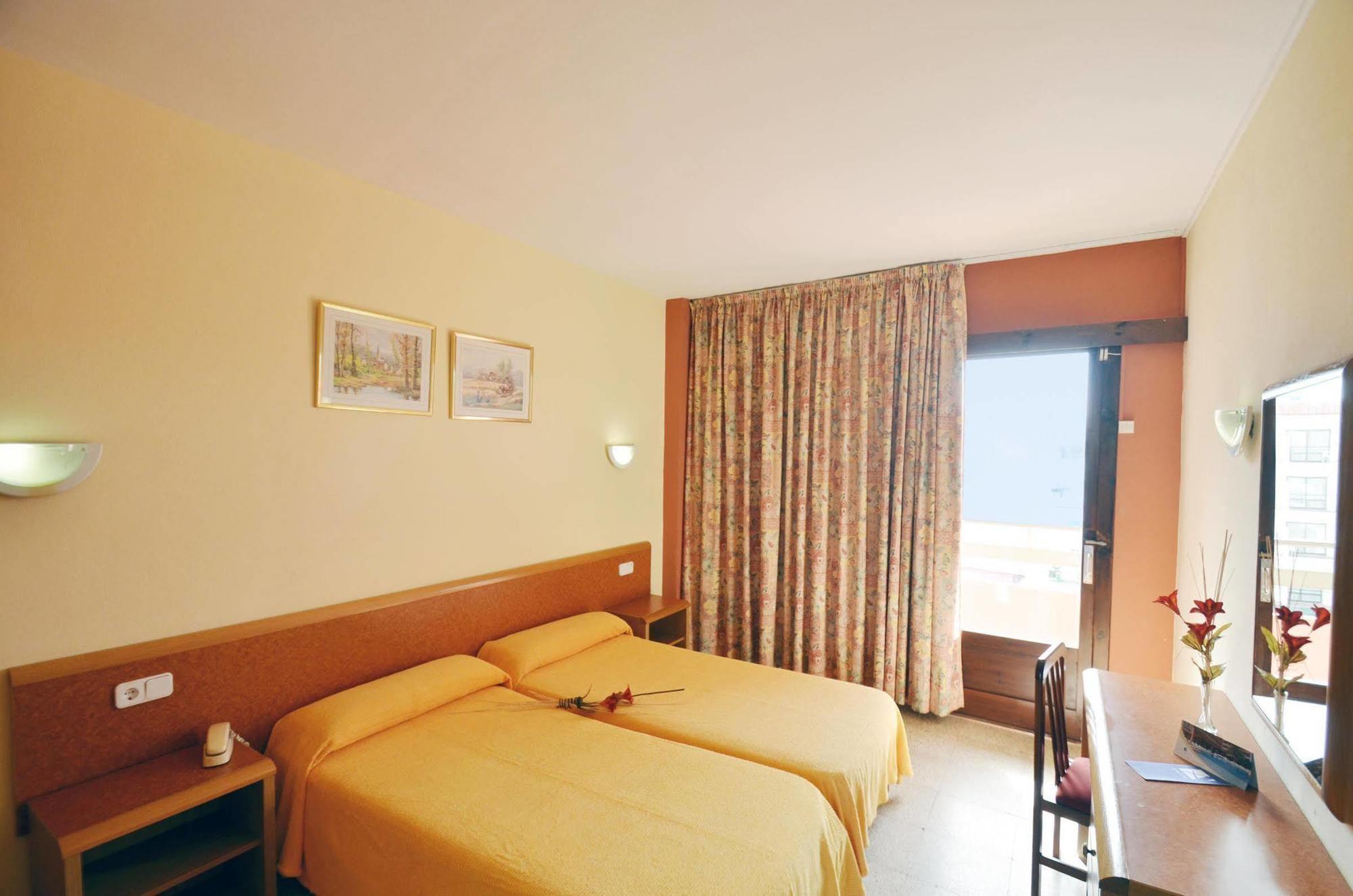 Azuline Hotel S'Anfora & Fleming (Adults Only) سان أنطونيو المظهر الخارجي الصورة